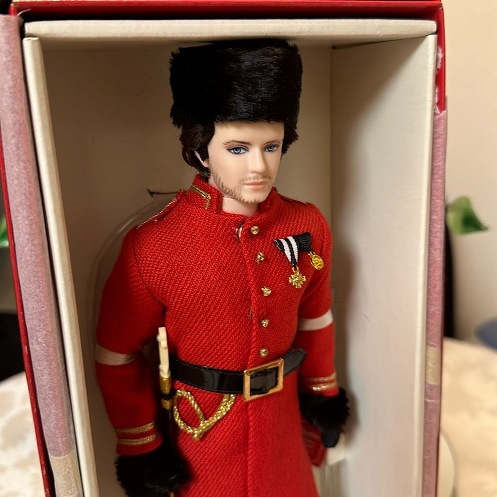 2010 Nicolai,  Ken Russian Genuine Silkstone doll (Barbie) - Picture 5 of 11